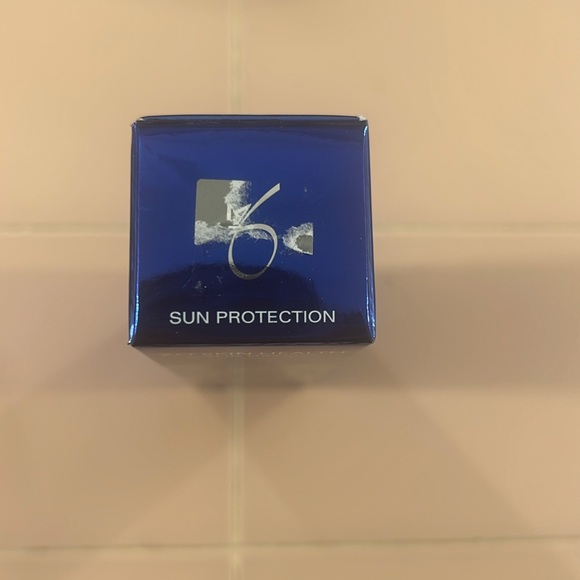 ZO Skin Health Sunscreen + Powder SPF 40 - Picture 4 of 5